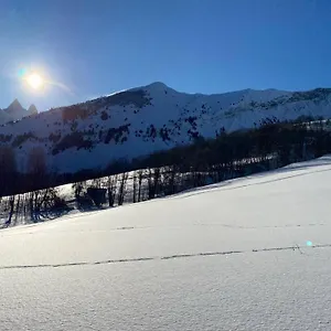 https://logement-4-6-personnes-a-la-montagne-avec-piscine.hotels-rhonealpes.com