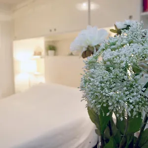 Cozy Pantheon Apartment