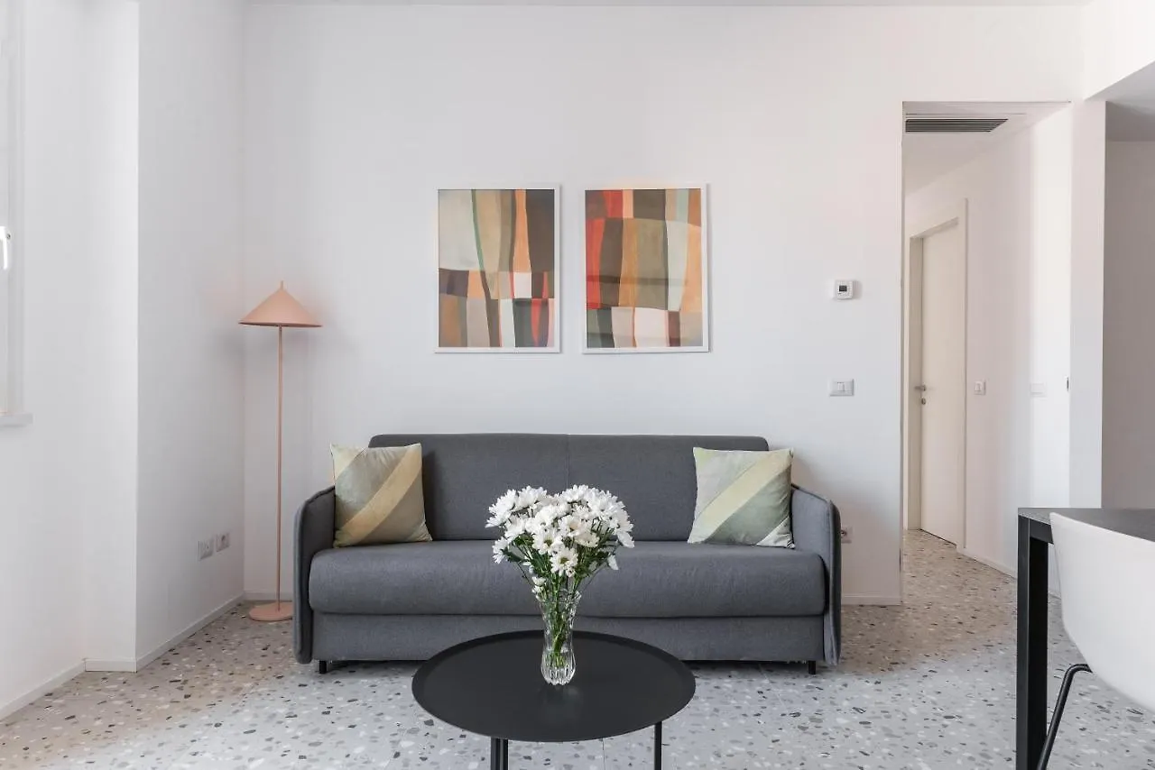 Numa Rome Verso 0*,  إيطاليا